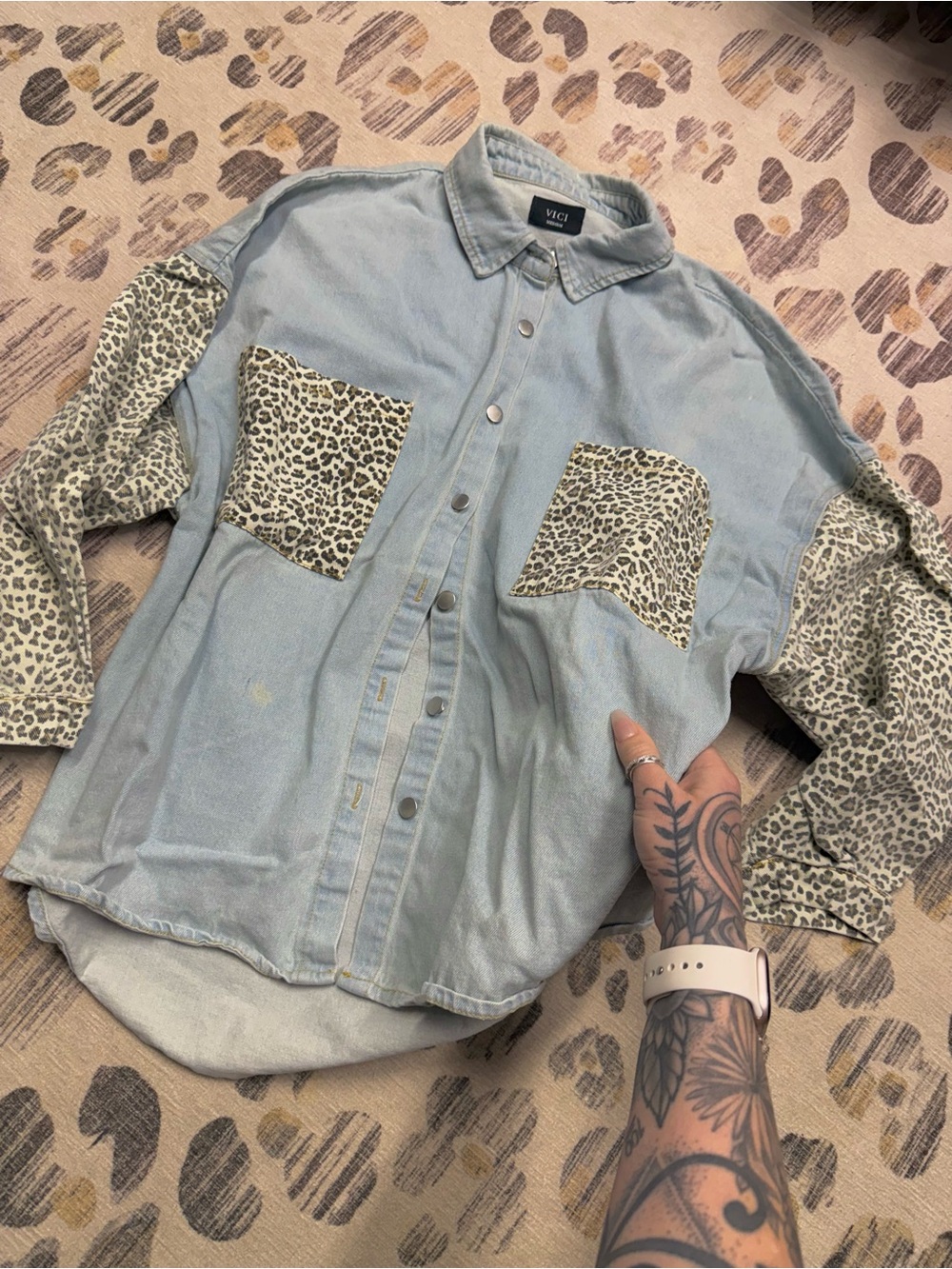 ❌SOLD❌VICI Light Blue Denim Shirt with Leopard Print Pockets - grunge M